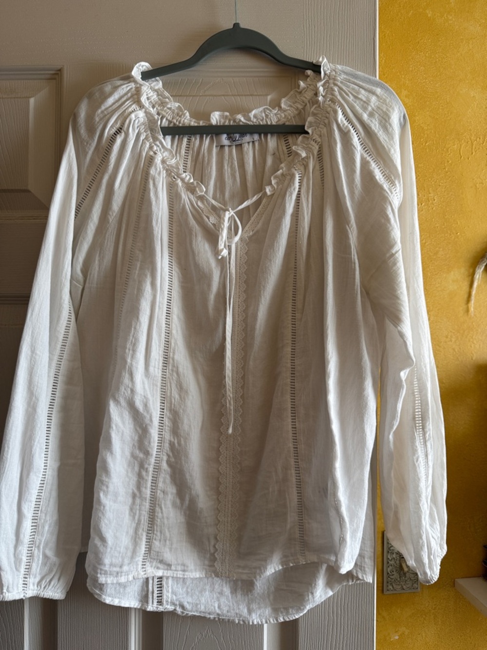Carly Jean Los Angeles White Ladder-Lace Peasant Blouse